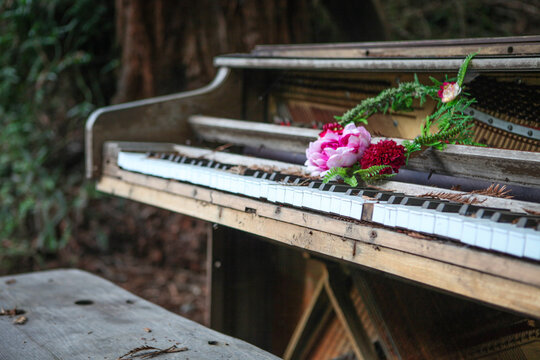 Close up of floral wreath on piano