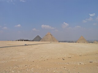 pyramids of giza