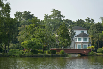 Obraz premium Ninoy Aquino parks and wildlife water lagoon plus house facade in Quezon City, Philippines