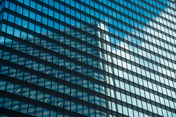 東京 高層ビルの窓に写る風景