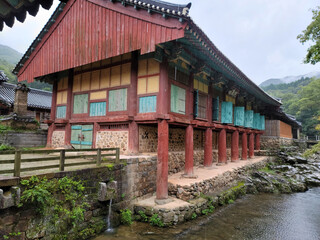 traditional korean temple