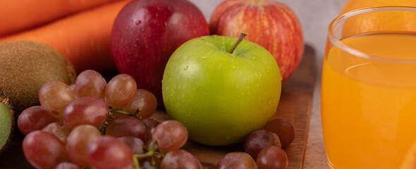 Green apple Grapes and orange juice.