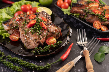 Sliced ​​pork steak topped with white sesame and fresh pepper seeds along.