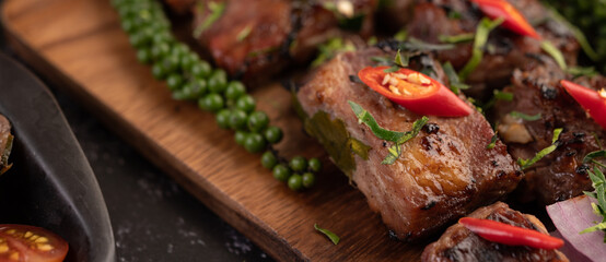 Sliced ​​pork steak topped with white sesame and fresh pepper seeds along.