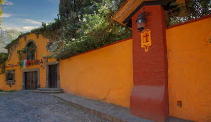 Mexico, Colorful buildings and streets of San Miguel de Allende in Zona Centro of historic city center