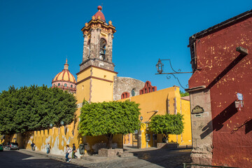 Diferentes escenarios calejeros de San Miguel de Allende, en el centro de México. Esta ciudad es...