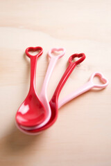 heart shaped red and pink spoons