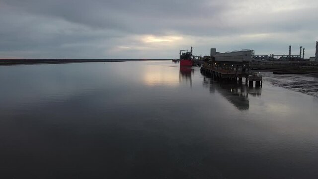 Zona industrial y de carga del puerto de Bah&iacute;a Blanca, Argentina