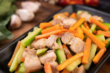 Stir-fried carrots and cucumber with pork belly.