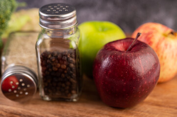 An apple on a wooden plate.