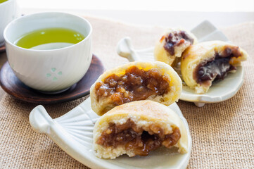 信州名物おやきとお茶　くるみ味噌とあんこ