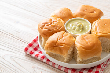 Bread with Thai Pandan Custard