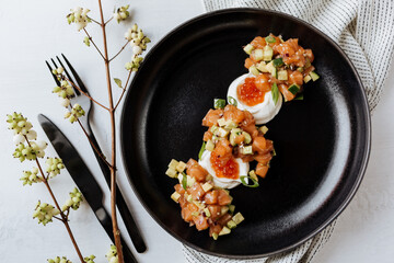Salmon tartare with vegetables