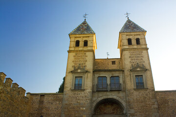Fototapeta na wymiar Gate Puerta de Bisagra in Toledo, Spain