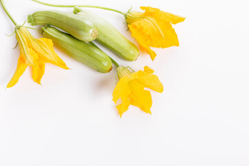Naklejka premium fresh green zucchini with slice isolated on white background