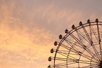夕焼けと観覧車