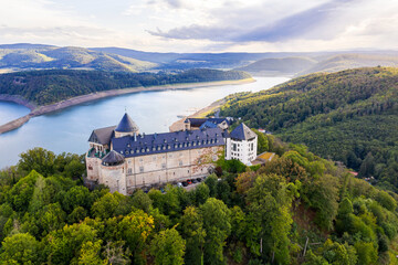the edersee lake with castle waldeck in germany - obrazy, fototapety, plakaty