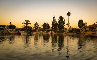 Obraz premium Orange Sunset in Coronado Beach with nice reflection over the pacific ocean.