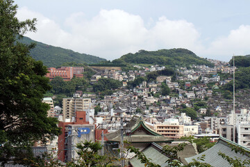Obraz premium View of Nagasaki city as seen from the gate of Suwa Shrine