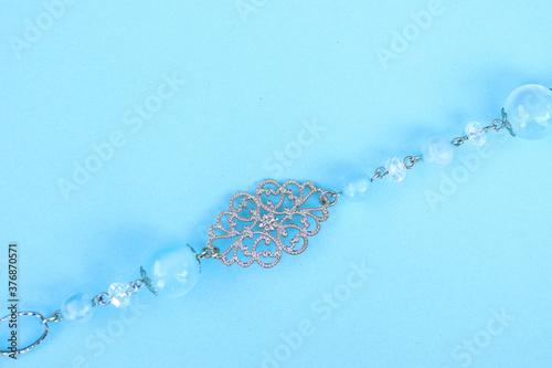 花のレースのネックレスのフレーム 水色 Wall Mural Hanaphoto