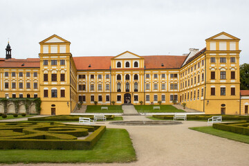Fototapeta na wymiar Jaromericce nad Rokytnou chateau and park