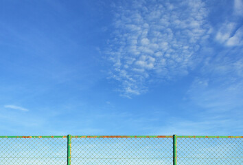 Fototapeta premium フェンス 空 雲 素材