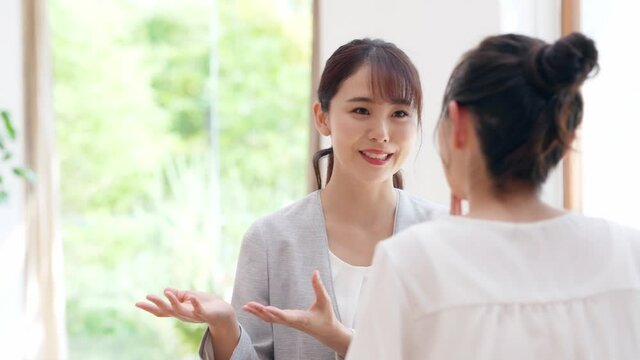 接客イメージ　女性コンサルタント