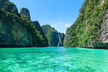 Plakat Beautiful view landscape of tropical beach , emerald sea and white sand against blue sky, Maya bay in phi phi island , Thailand