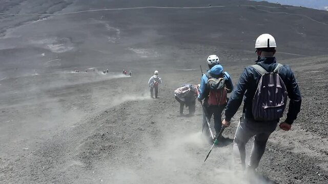 Etna - Discesa dal cratere nuovo