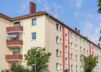 Monotones modernes Wohnhaus, Mehrfamilienhaus, Neustadt, Bremen, Deutschland