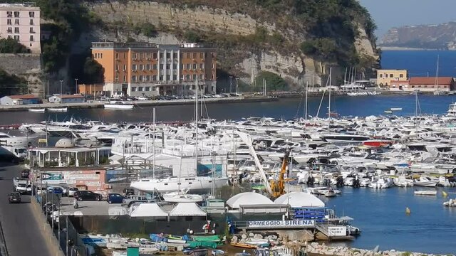 Napoli - Panoramica di barche al porto di Nisida