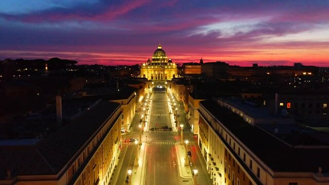 Basilica di San Pietro, Citt&agrave; del Vaticano. Tramonto. Giubileo 2025, Vatican City. An emotional shot at sunset in Rome