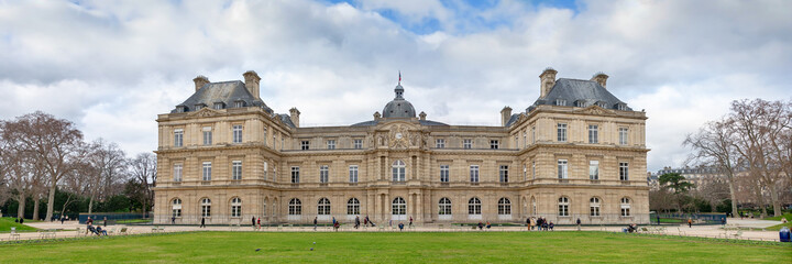 Fototapeta na wymiar Panorama of the Senate in the Jardin du Luxembourg (Luxembourg gardens) in Paris, France