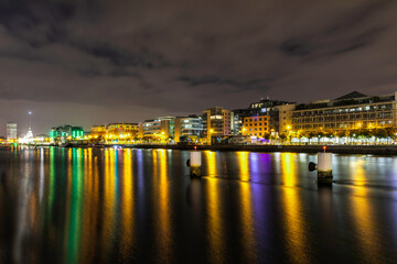 Fototapeta na wymiar Dublin's Samuel Beckett Bridge at Night