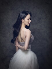 포즈,여성, 女, 드레스, 미, 자세, 체형, 춤,댄스, 춤사위,동작, 신부, 유행, beautiful, 인물사진, 사람, 글래머, 포즈, 우아한 , 여자, women, girl, 아가씨, 긴머리, 여성, 섹시, 프로필, 흰피부, 무용, 발레리나, 무용수, 필라테스, 요가, 무표정, 소녀,발레