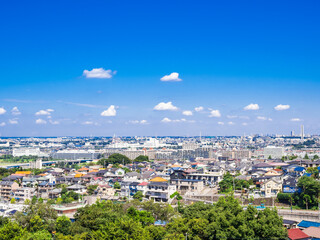 青空が広がる郊外の住宅地　東京