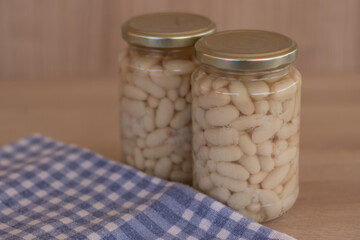 Alubias en un tarro de cristal