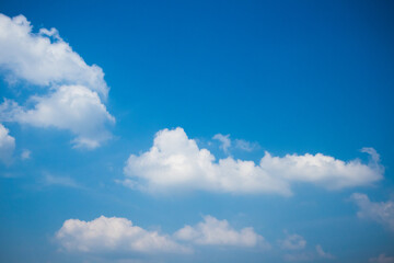 Fototapeta na wymiar the beauty of the blue sky and white clouds