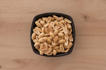 cacahuetes en un recipiente