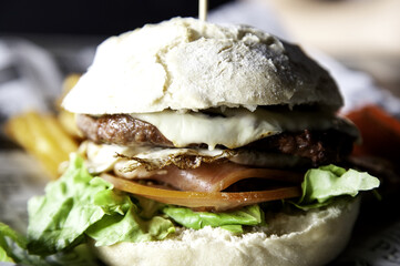 Egg and tomato burger
