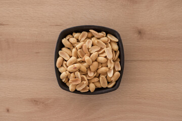 cacahuetes en un recipiente