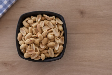 cacahuetes en un recipiente