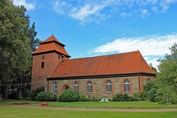 Fototapeta na wymiar Neetze: Spätgotische St.-Willibrord-Kirche (13.Jh., Niedersachsen