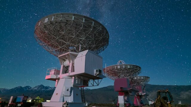  Astro timelapse of moonlight illuminating radio observatory array in Eastern Sierra, California