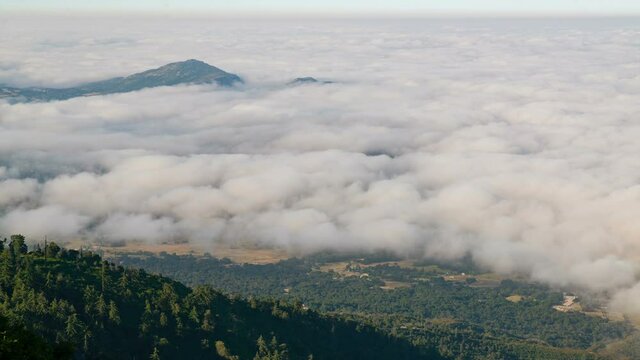  Timelapse Of Sea Of Clouds Revealing Valley Floor In Palomar Mountain, California