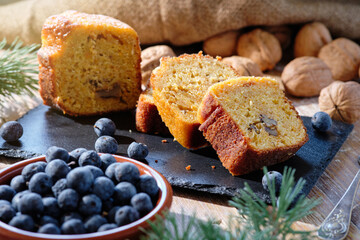 Walnut and blueberry sponge cake and its ingredients