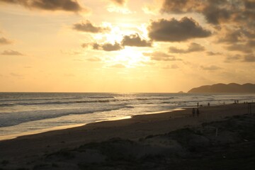 Fototapeta na wymiar Una cálida tarde en la playa de Acapulco