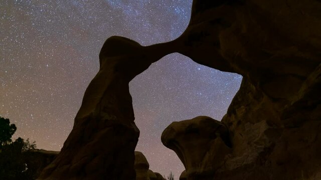  Time lapse of Polaris star over Metate Arch at Devils Garden in Grand Staircase Escalante National Monument in Utah