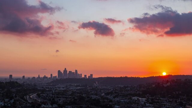  Time lapse of sunset over downtown skyline in Los Angeles, California