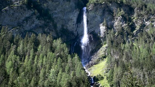 Jungfernsprung bei Heiligenblut: Wasserfall in K&auml;rnten, &Ouml;sterreich, 130 Meter hoch